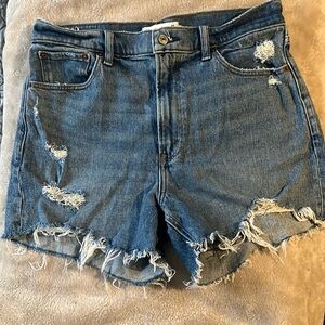Abercrombie 4” Mom Short High Rise